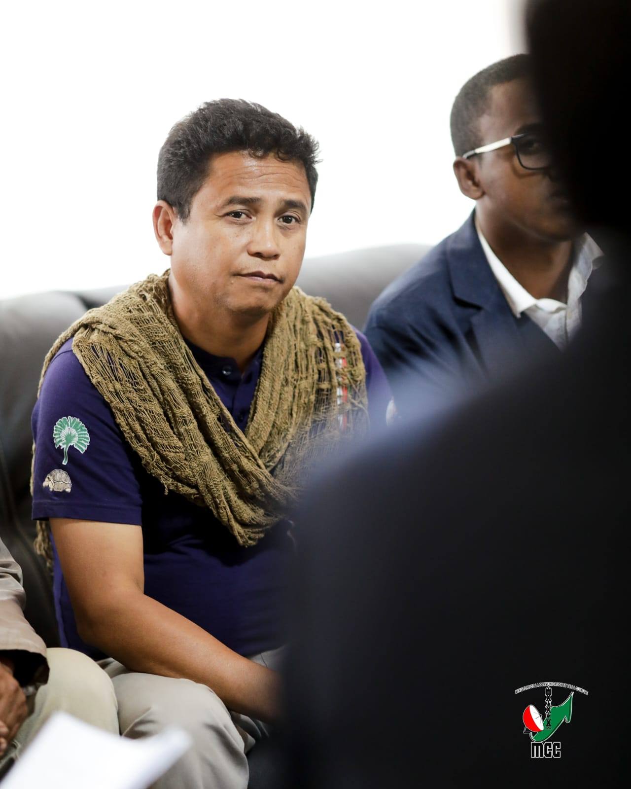 NY MPISEHATRA ARA-KOLONTSAINA SY IREO SOKAJINY.