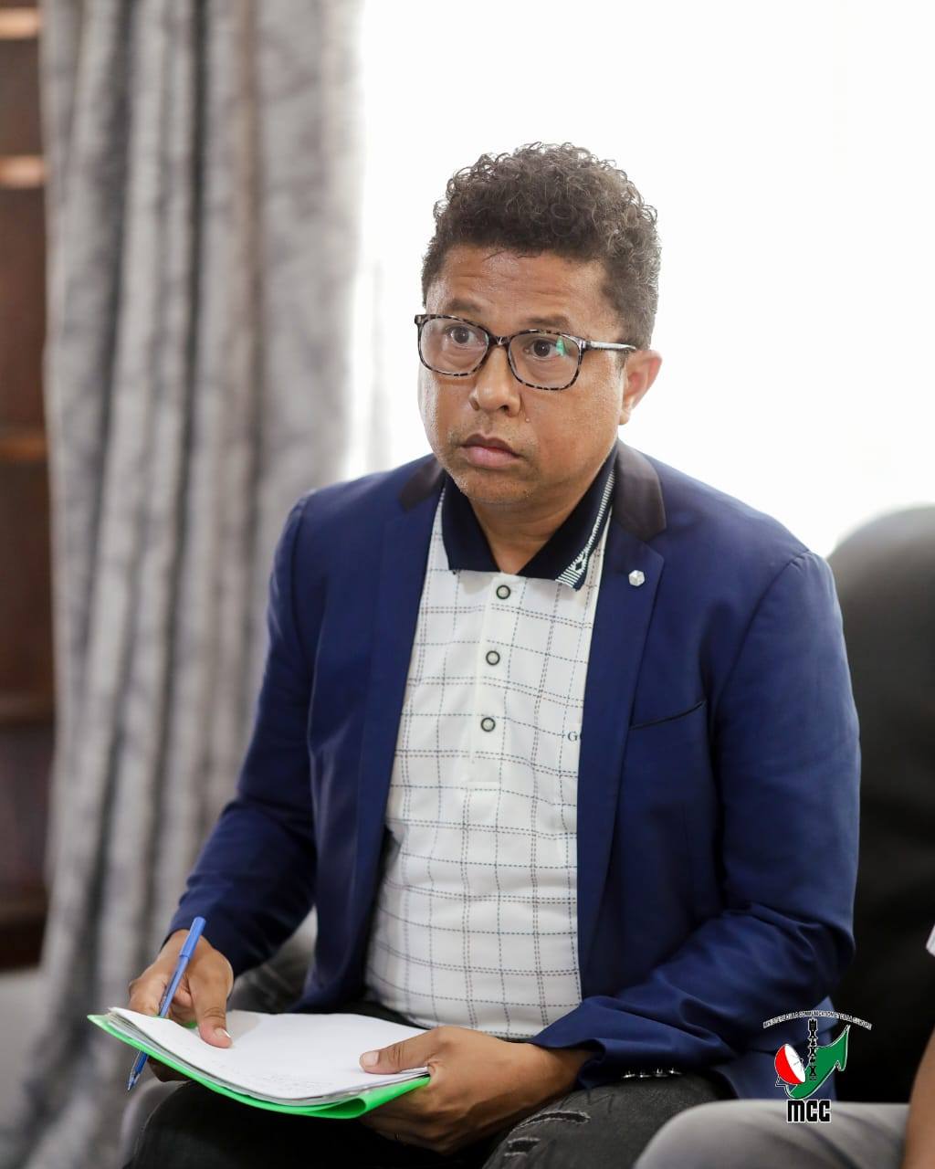 NY MPISEHATRA ARA-KOLONTSAINA SY IREO SOKAJINY.