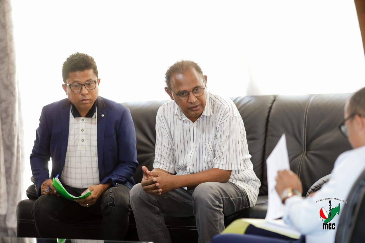 NY MPISEHATRA ARA-KOLONTSAINA SY IREO SOKAJINY.