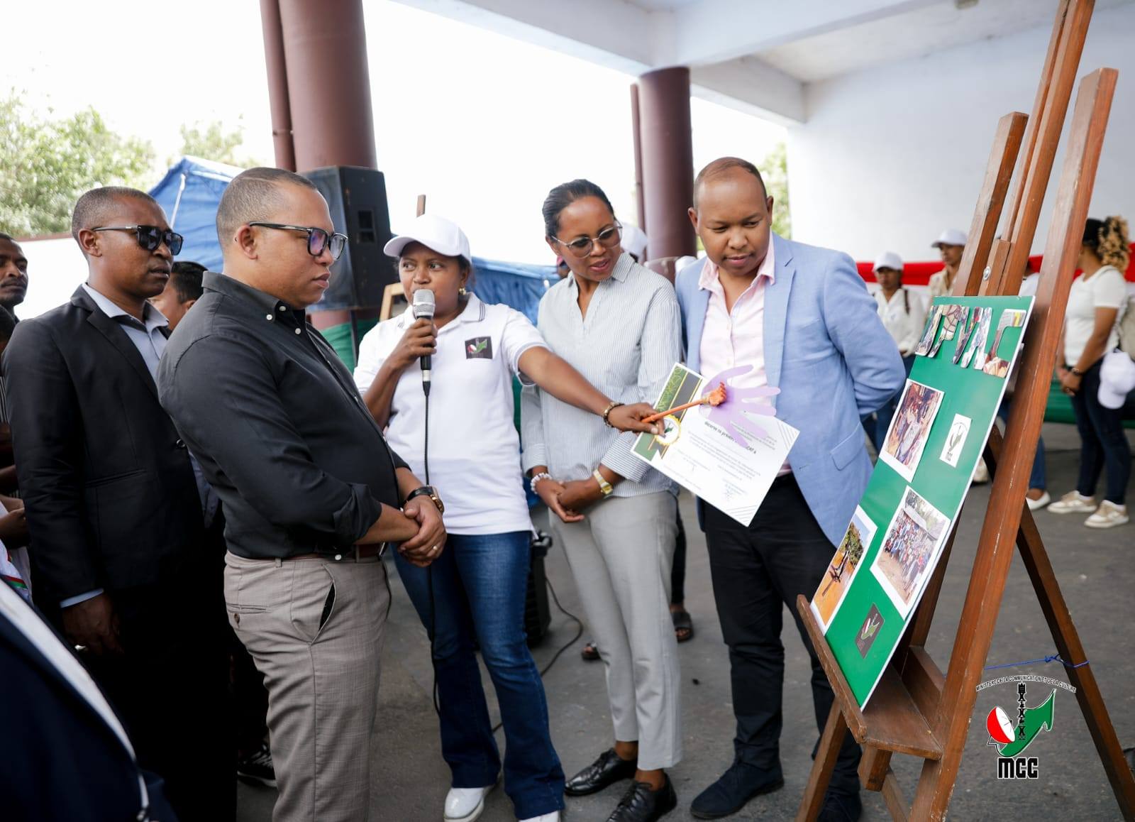 ANDRO IRAISAM-PIRENENA HO AN'NY MPIROTSAKA AN-TSITRAPO.