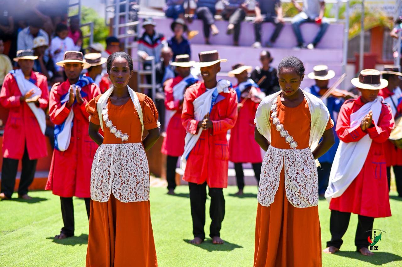 NANKASITRAHAN'NY MINISITERA I RANOELISON , ANDRAREZIN'NY HIRAGASY