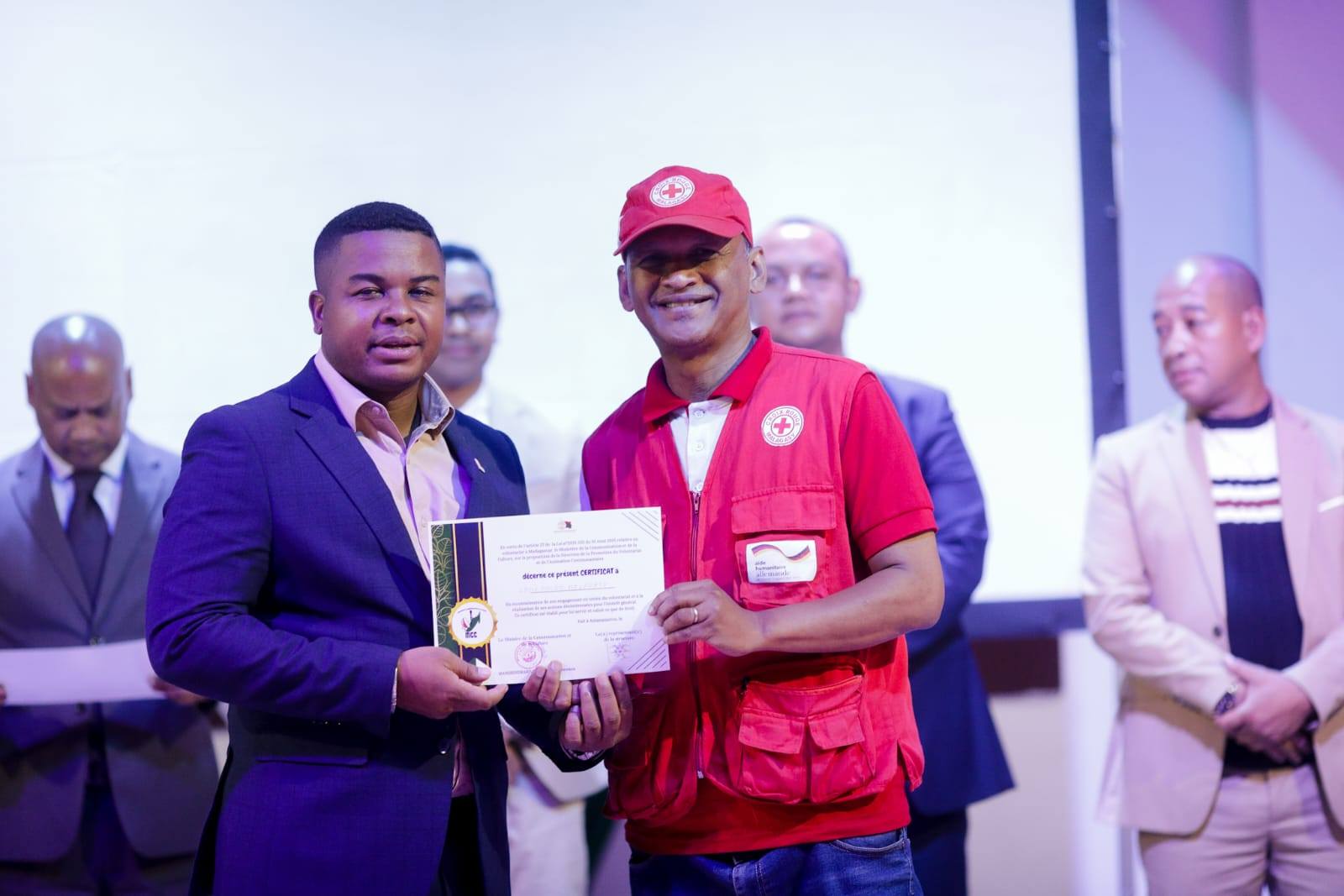 ANDRO IRAISAM-PIRENENA HO AN'NY MPIROTSAKA AN-TSITRAPO.