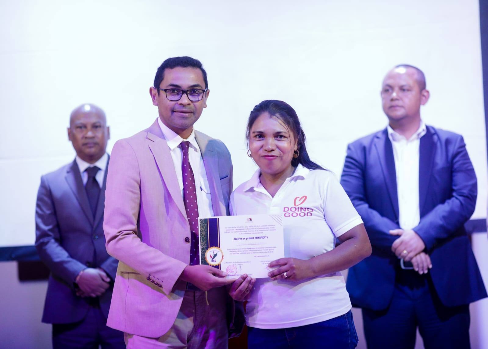 ANDRO IRAISAM-PIRENENA HO AN'NY MPIROTSAKA AN-TSITRAPO.