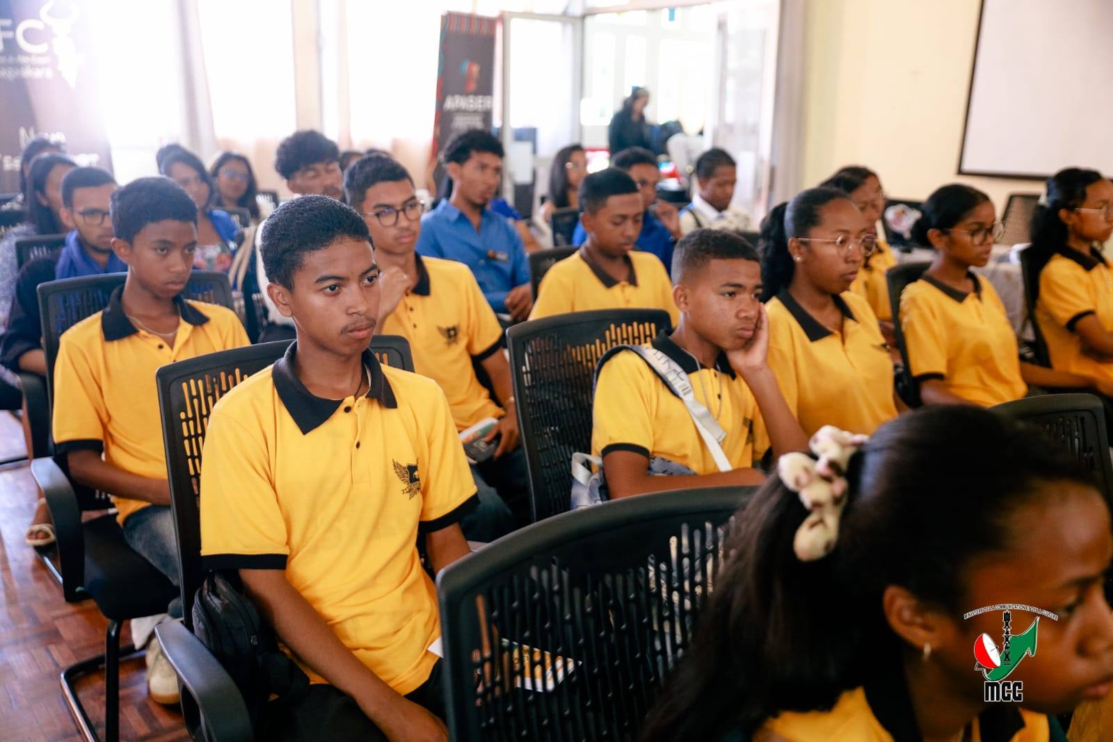 NOMEM-BONINAHITRA NY HAREMBAKOKA MIKASIKA NY SARIMIHETSIKA SY HAINO AMAN-JERY