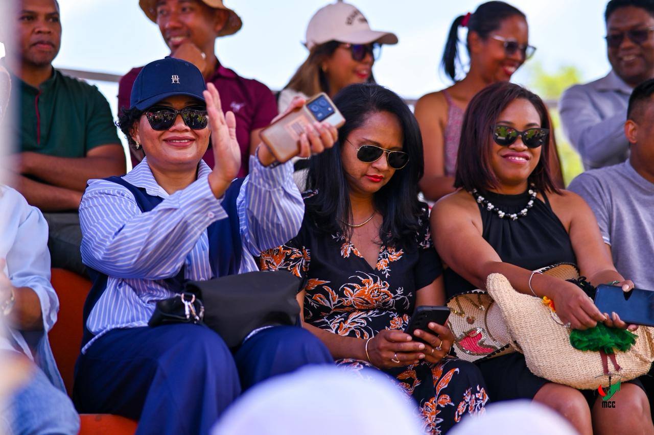 NANKASITRAHAN'NY MINISITERA I RANOELISON , ANDRAREZIN'NY HIRAGASY