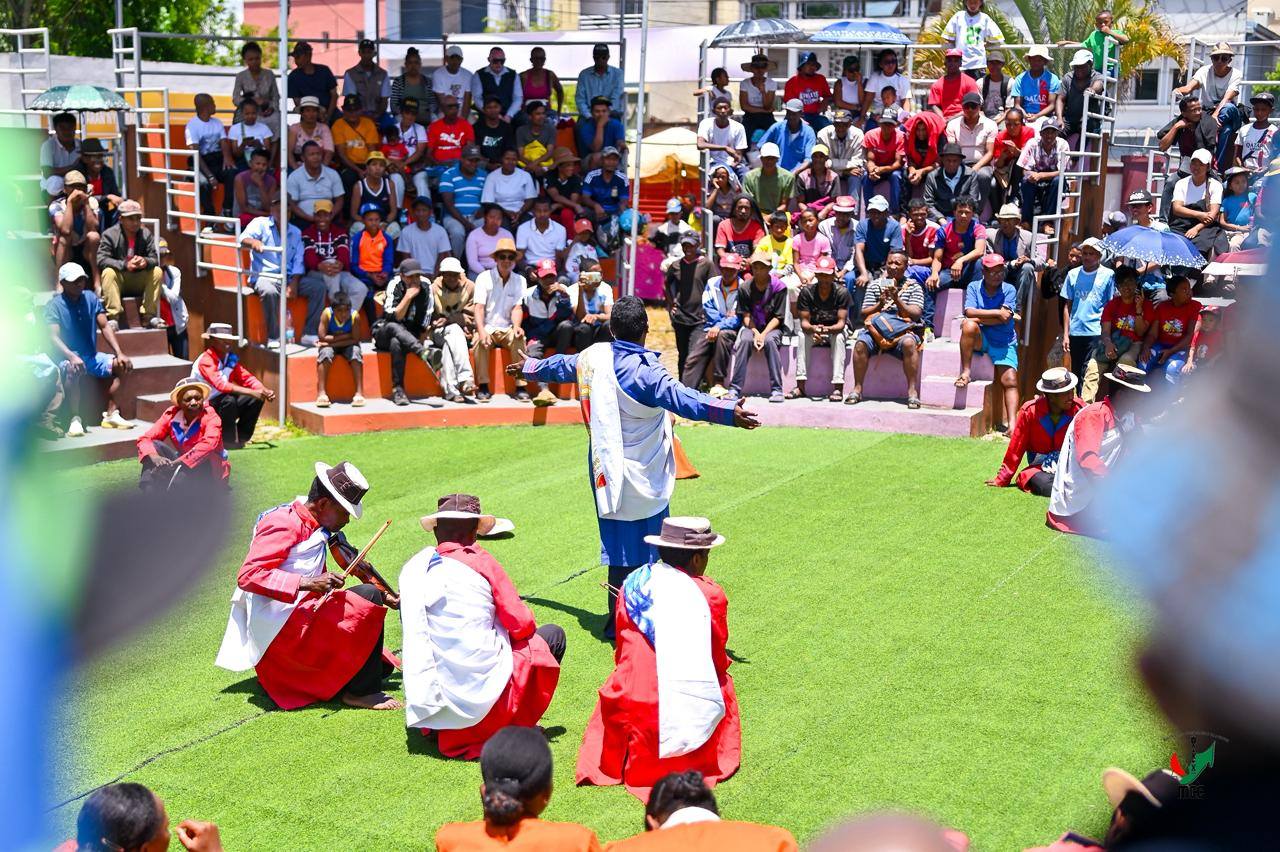 NANKASITRAHAN'NY MINISITERA I RANOELISON , ANDRAREZIN'NY HIRAGASY