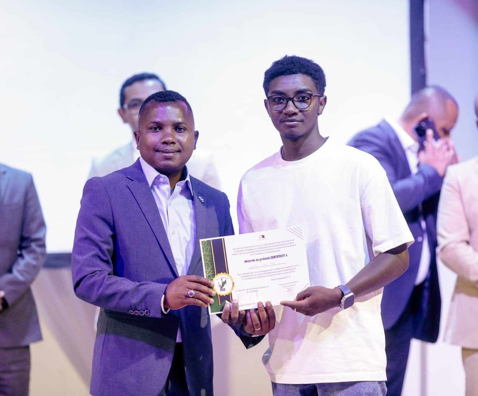 ANDRO IRAISAM-PIRENENA HO AN'NY MPIROTSAKA AN-TSITRAPO.