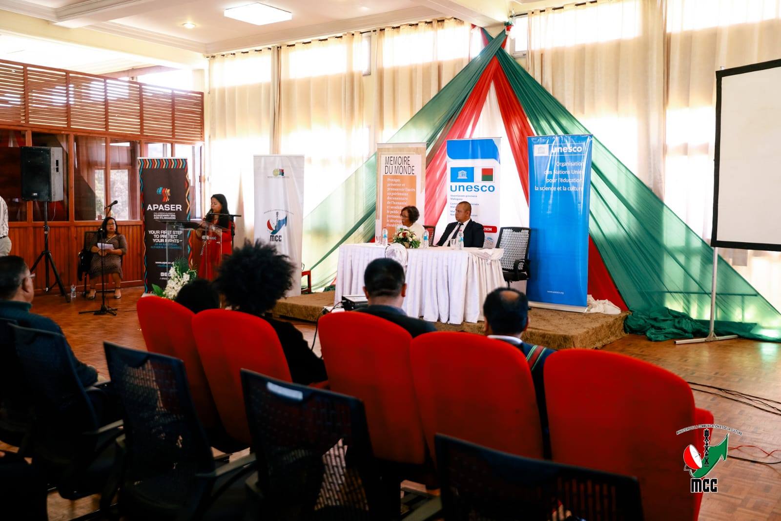 NOMEM-BONINAHITRA NY HAREMBAKOKA MIKASIKA NY SARIMIHETSIKA SY HAINO AMAN-JERY