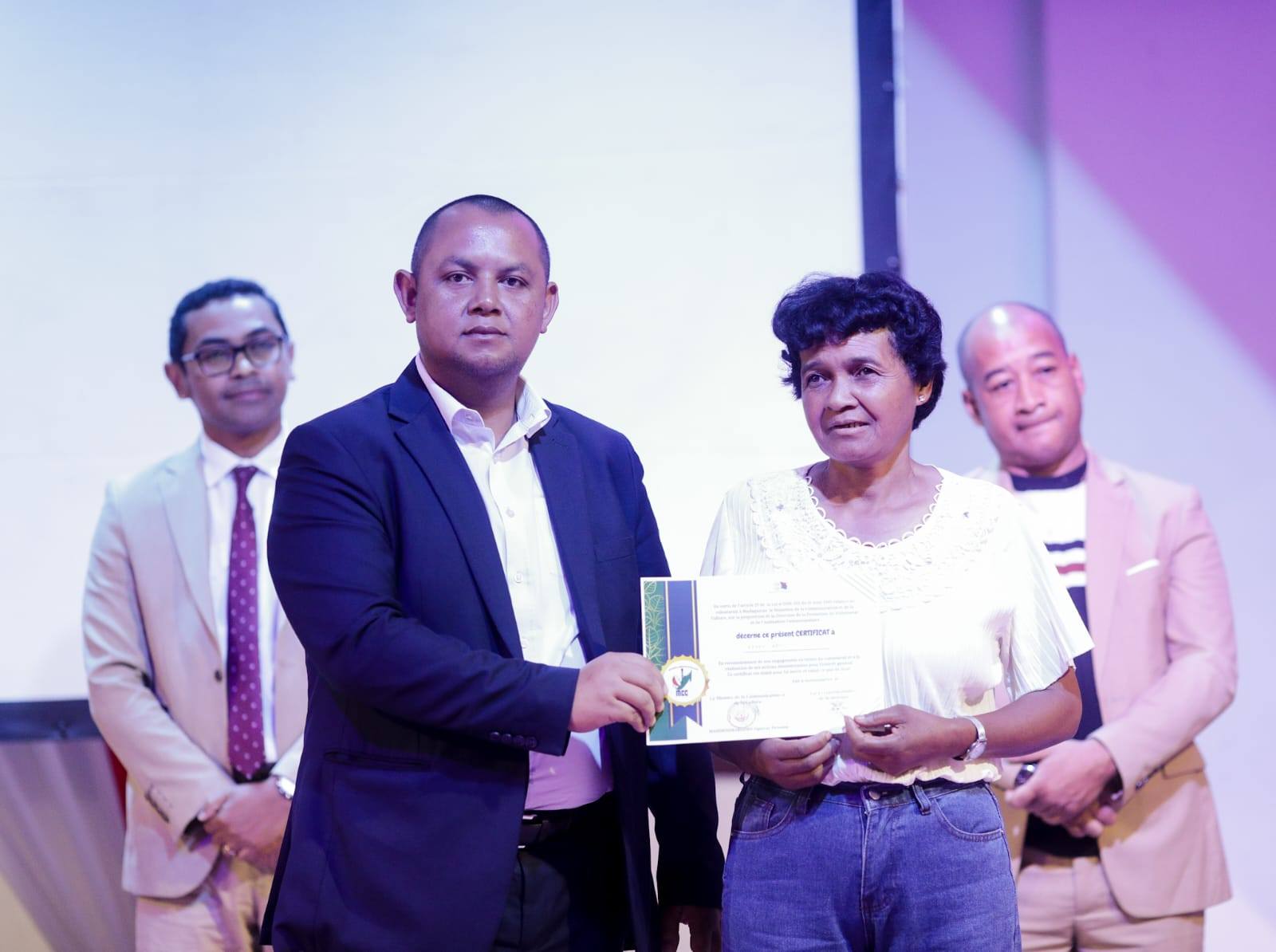 ANDRO IRAISAM-PIRENENA HO AN'NY MPIROTSAKA AN-TSITRAPO.