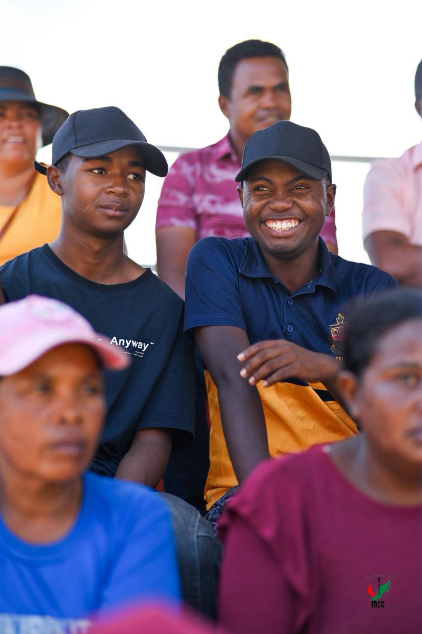 NANKASITRAHAN'NY MINISITERA I RANOELISON , ANDRAREZIN'NY HIRAGASY