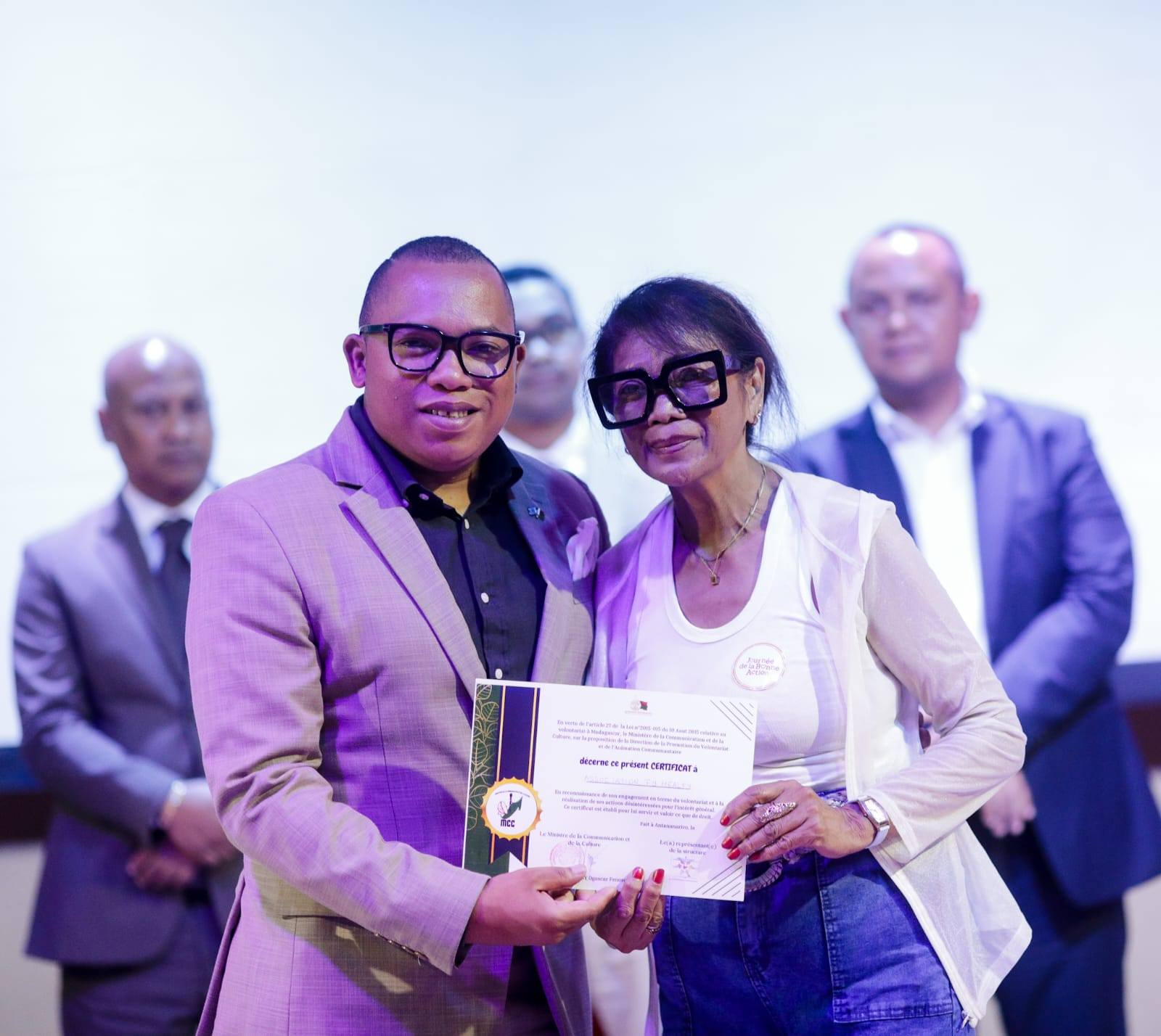 ANDRO IRAISAM-PIRENENA HO AN'NY MPIROTSAKA AN-TSITRAPO.