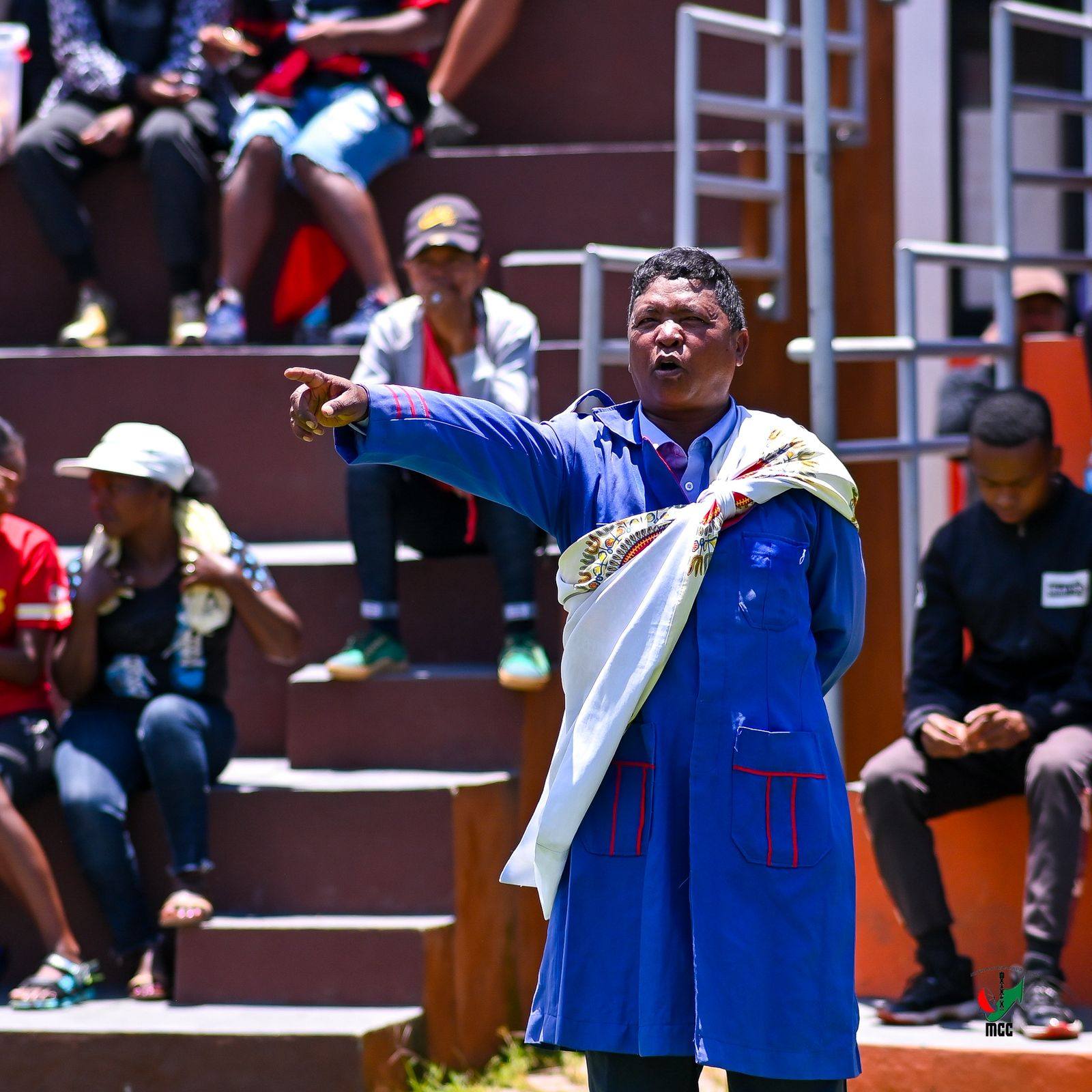 NANKASITRAHAN'NY MINISITERA I RANOELISON , ANDRAREZIN'NY HIRAGASY