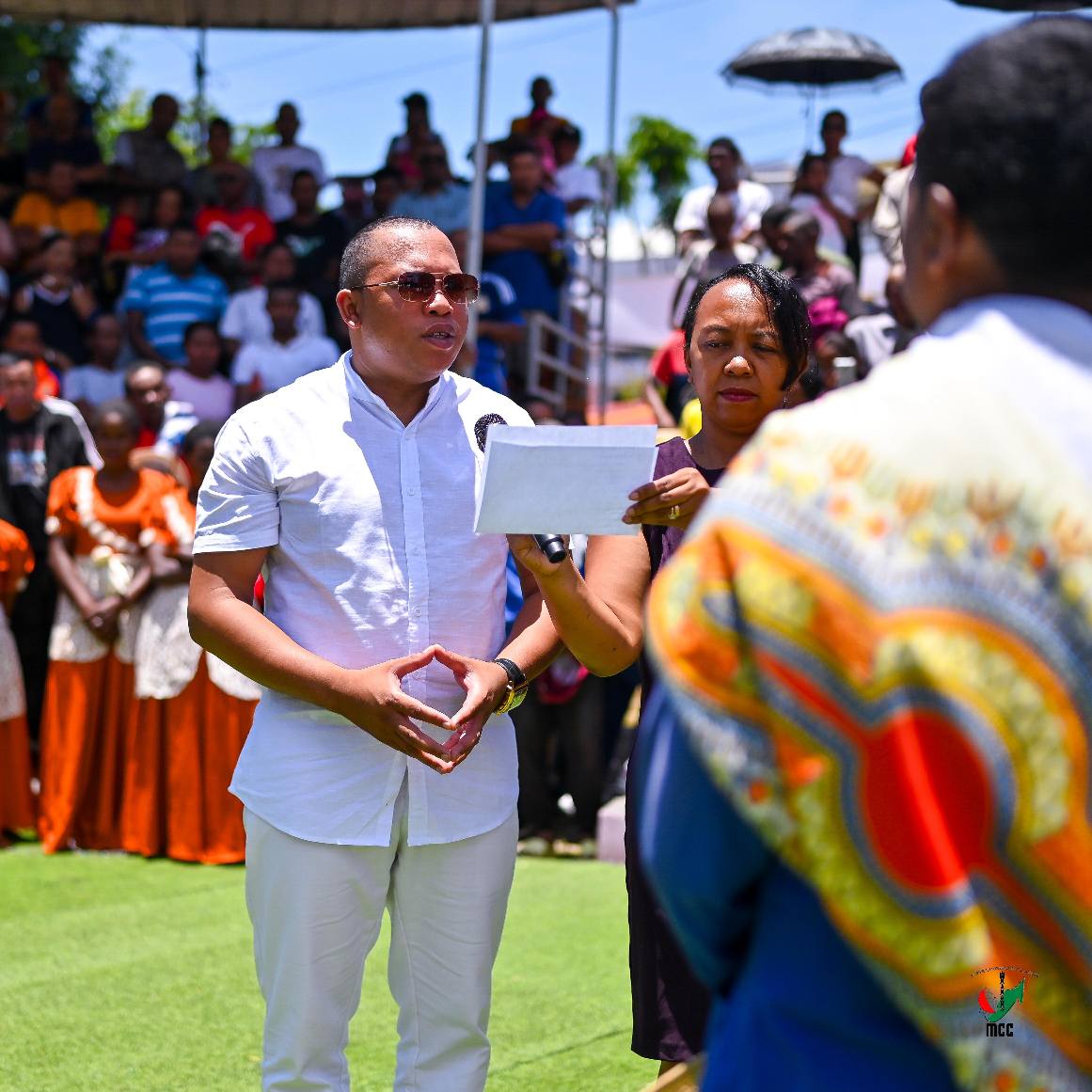 NANKASITRAHAN'NY MINISITERA I RANOELISON , ANDRAREZIN'NY HIRAGASY