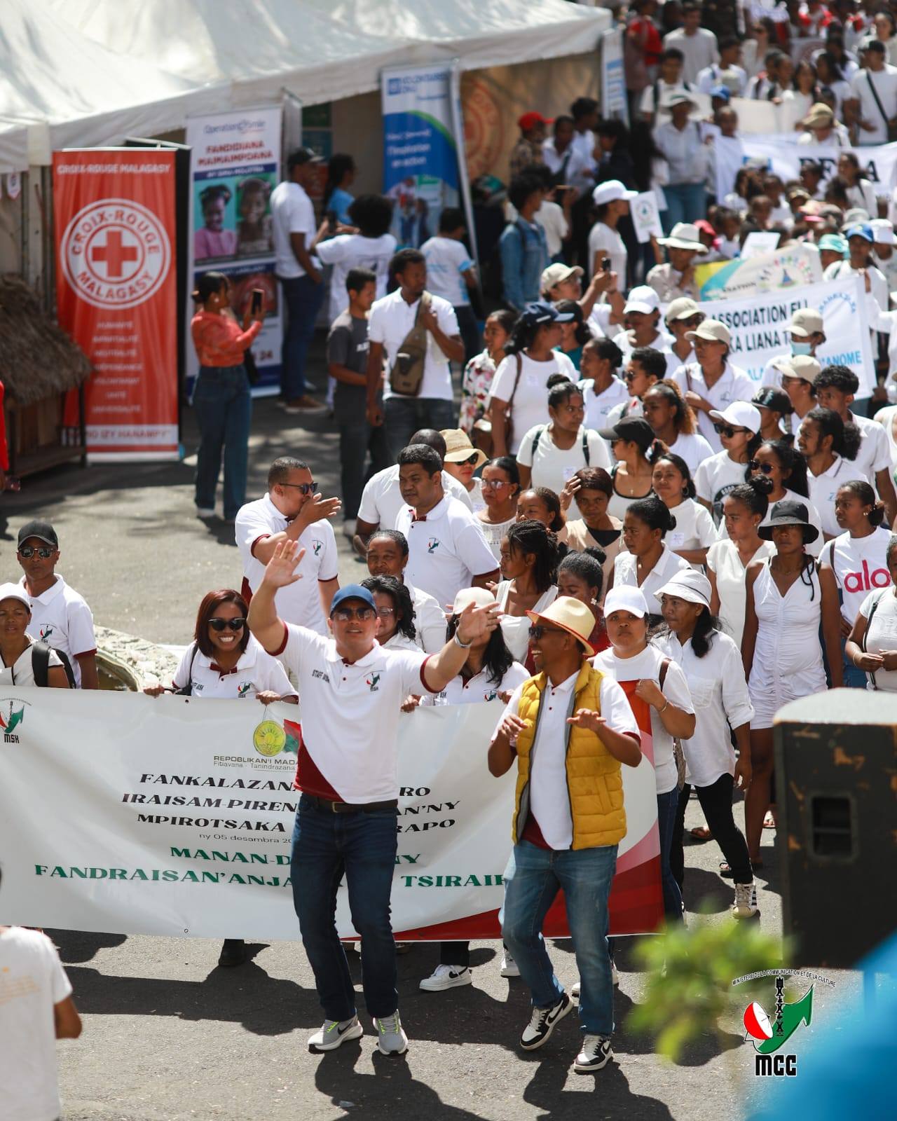 ANDRO IRAISAM-PIRENENA HO AN'NY MPIROTSAKA AN-TSITRAPO.