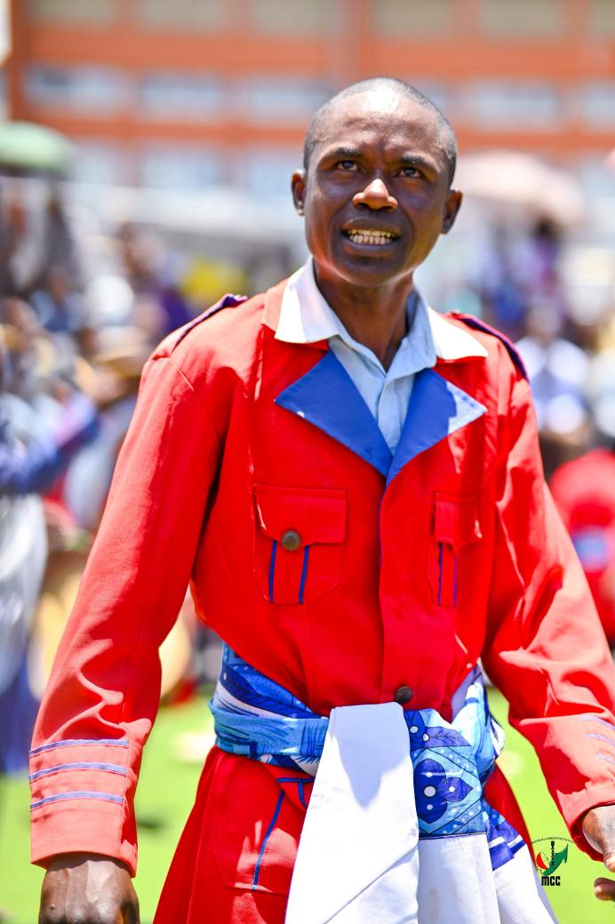 NANKASITRAHAN'NY MINISITERA I RANOELISON , ANDRAREZIN'NY HIRAGASY