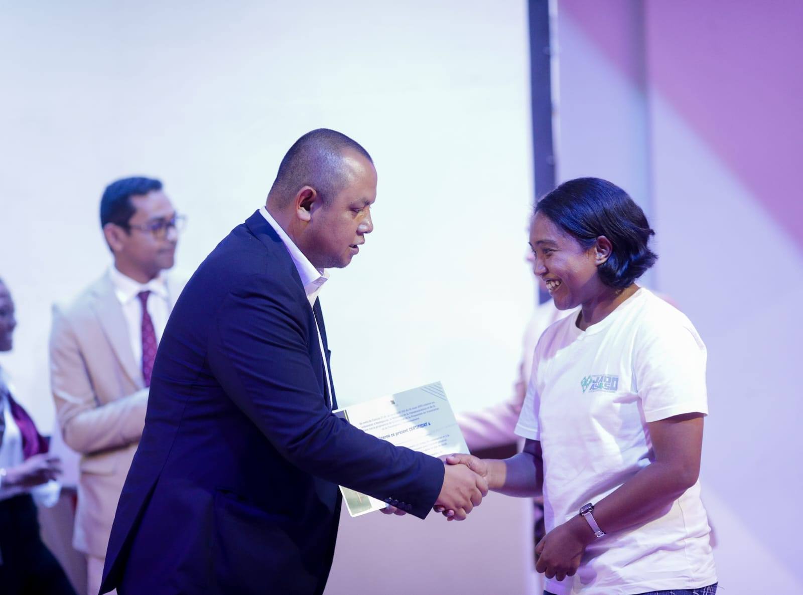 ANDRO IRAISAM-PIRENENA HO AN'NY MPIROTSAKA AN-TSITRAPO.