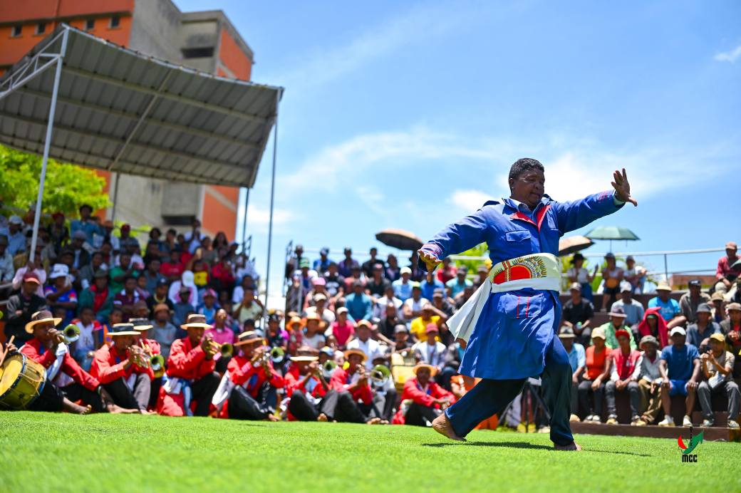 NANKASITRAHAN'NY MINISITERA I RANOELISON , ANDRAREZIN'NY HIRAGASY