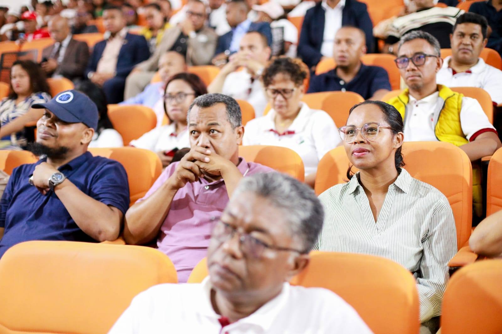 ANDRO IRAISAM-PIRENENA HO AN'NY MPIROTSAKA AN-TSITRAPO.