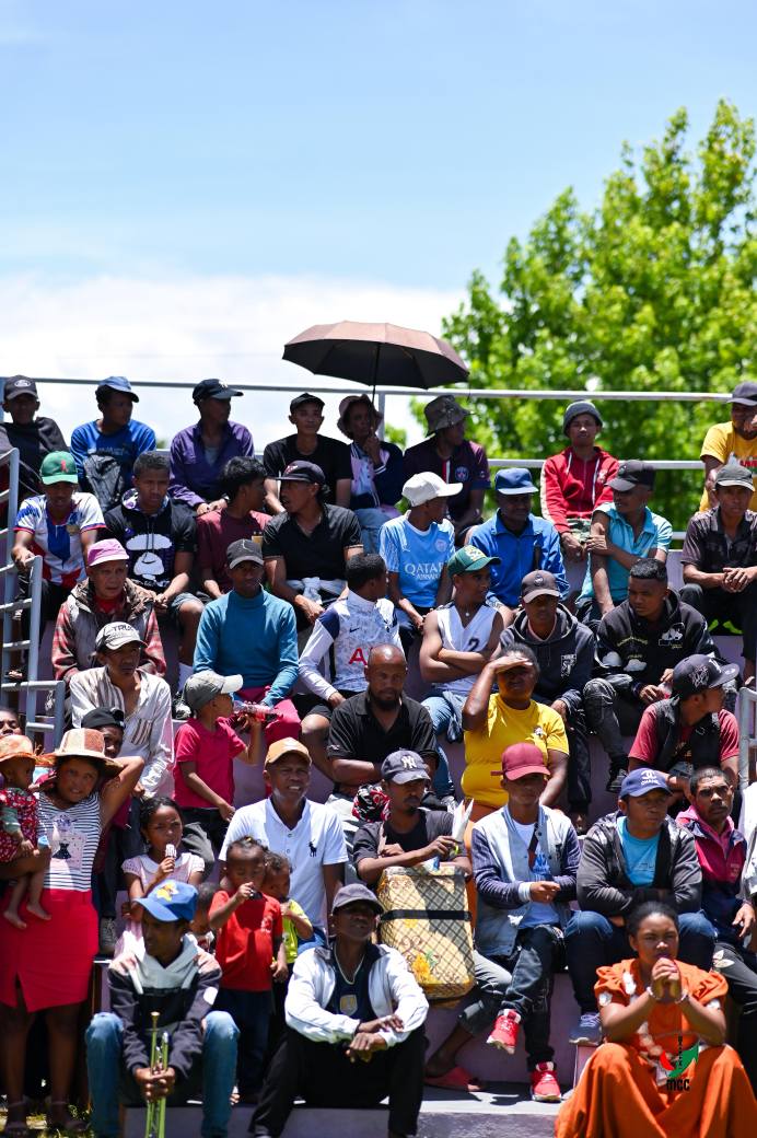 NANKASITRAHAN'NY MINISITERA I RANOELISON , ANDRAREZIN'NY HIRAGASY