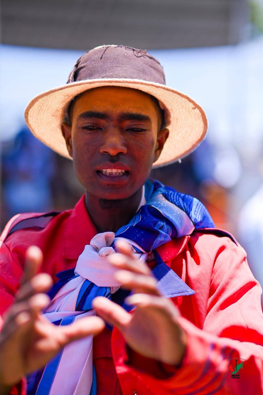 NANKASITRAHAN'NY MINISITERA I RANOELISON , ANDRAREZIN'NY HIRAGASY