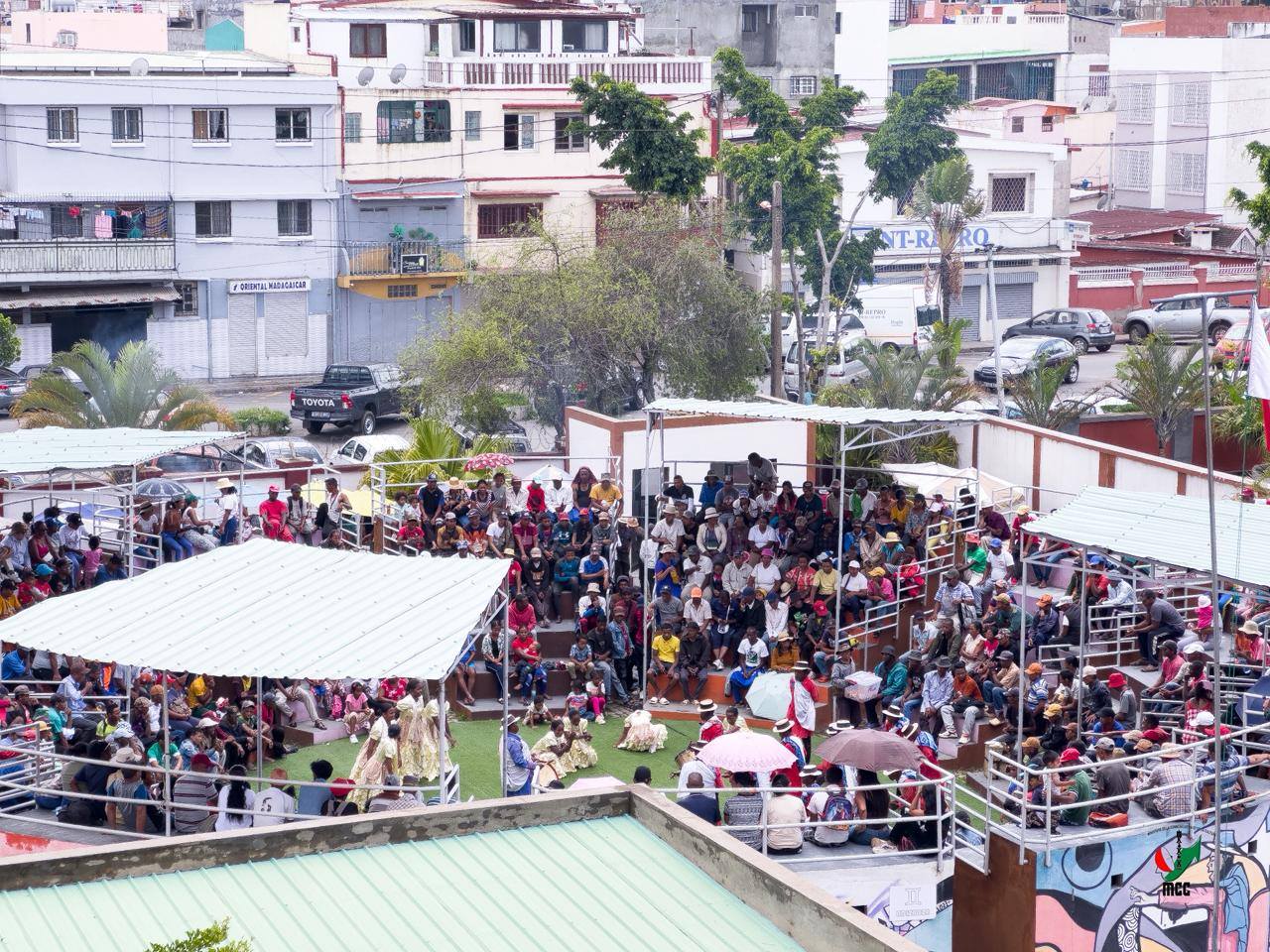 NANKASITRAHAN'NY MINISITERA I RANOELISON , ANDRAREZIN'NY HIRAGASY