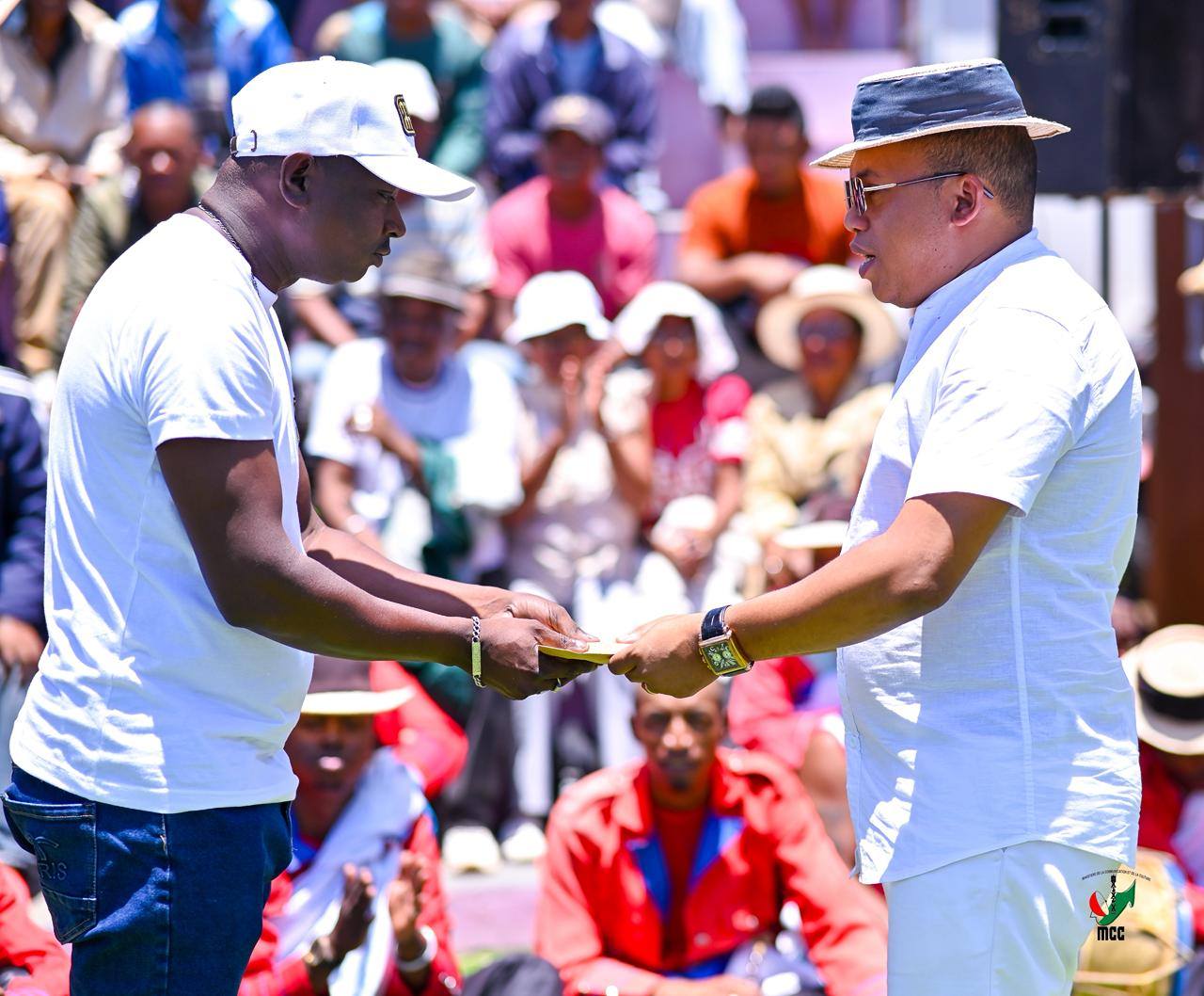 NANKASITRAHAN'NY MINISITERA I RANOELISON , ANDRAREZIN'NY HIRAGASY