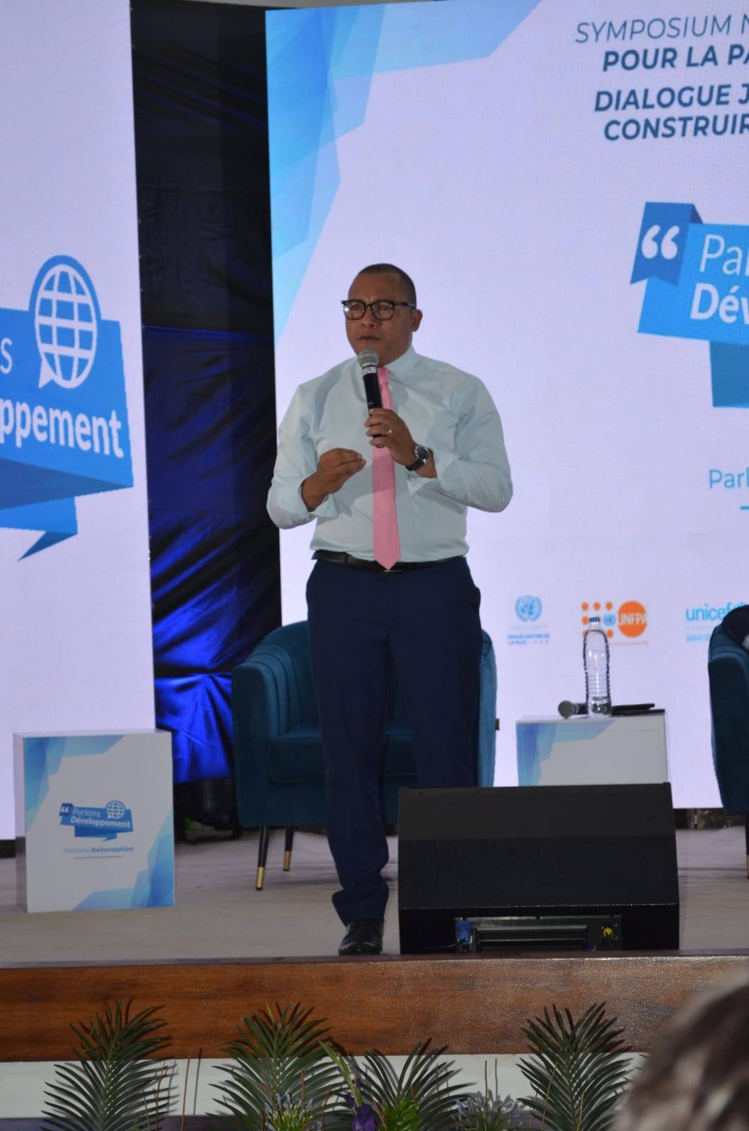 "PARLONS DEVELOPPEMENT - PARLONS REFONDATIONS"