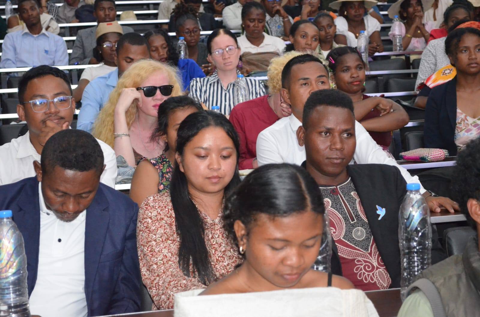 "PARLONS DEVELOPPEMENT - PARLONS REFONDATIONS"