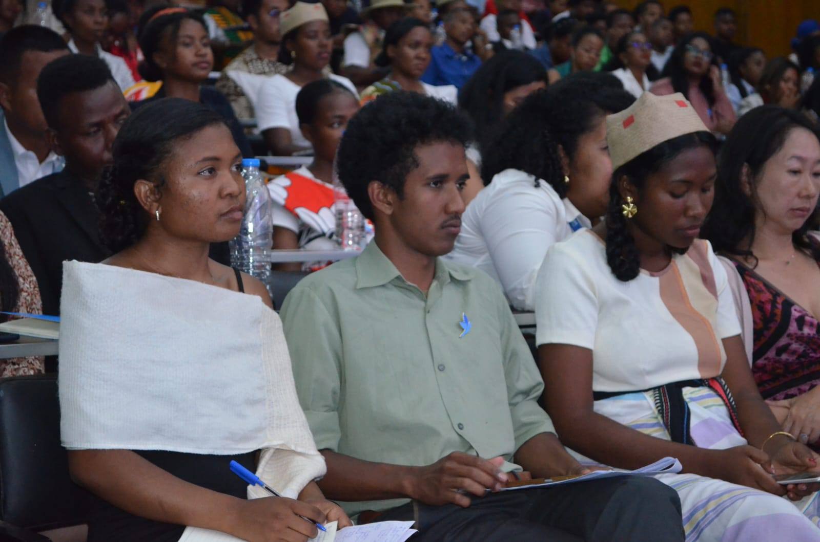 "PARLONS DEVELOPPEMENT - PARLONS REFONDATIONS"