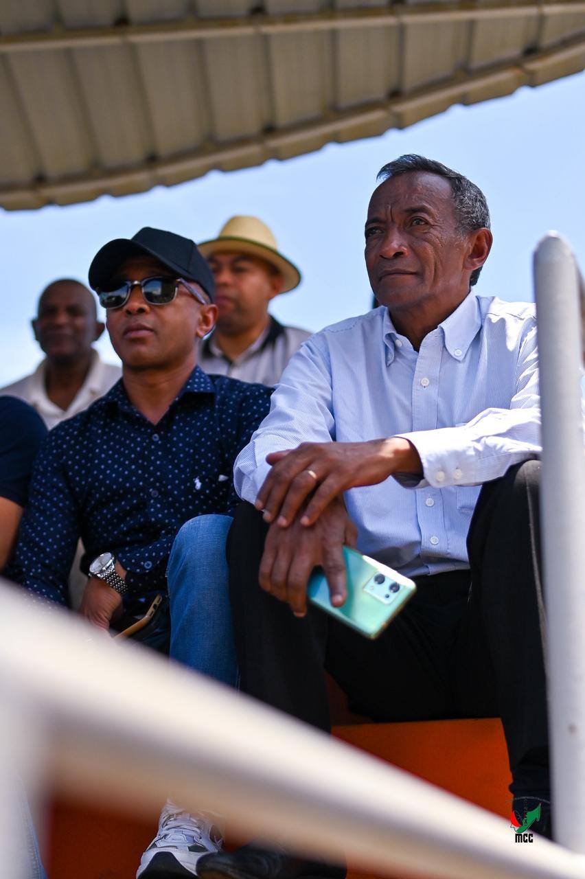 NANKASITRAHAN'NY MINISITERA I RANOELISON , ANDRAREZIN'NY HIRAGASY