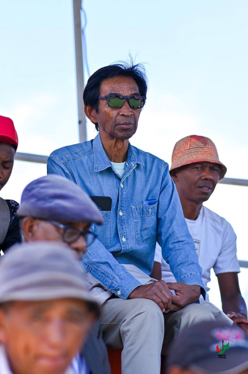 NANKASITRAHAN'NY MINISITERA I RANOELISON , ANDRAREZIN'NY HIRAGASY