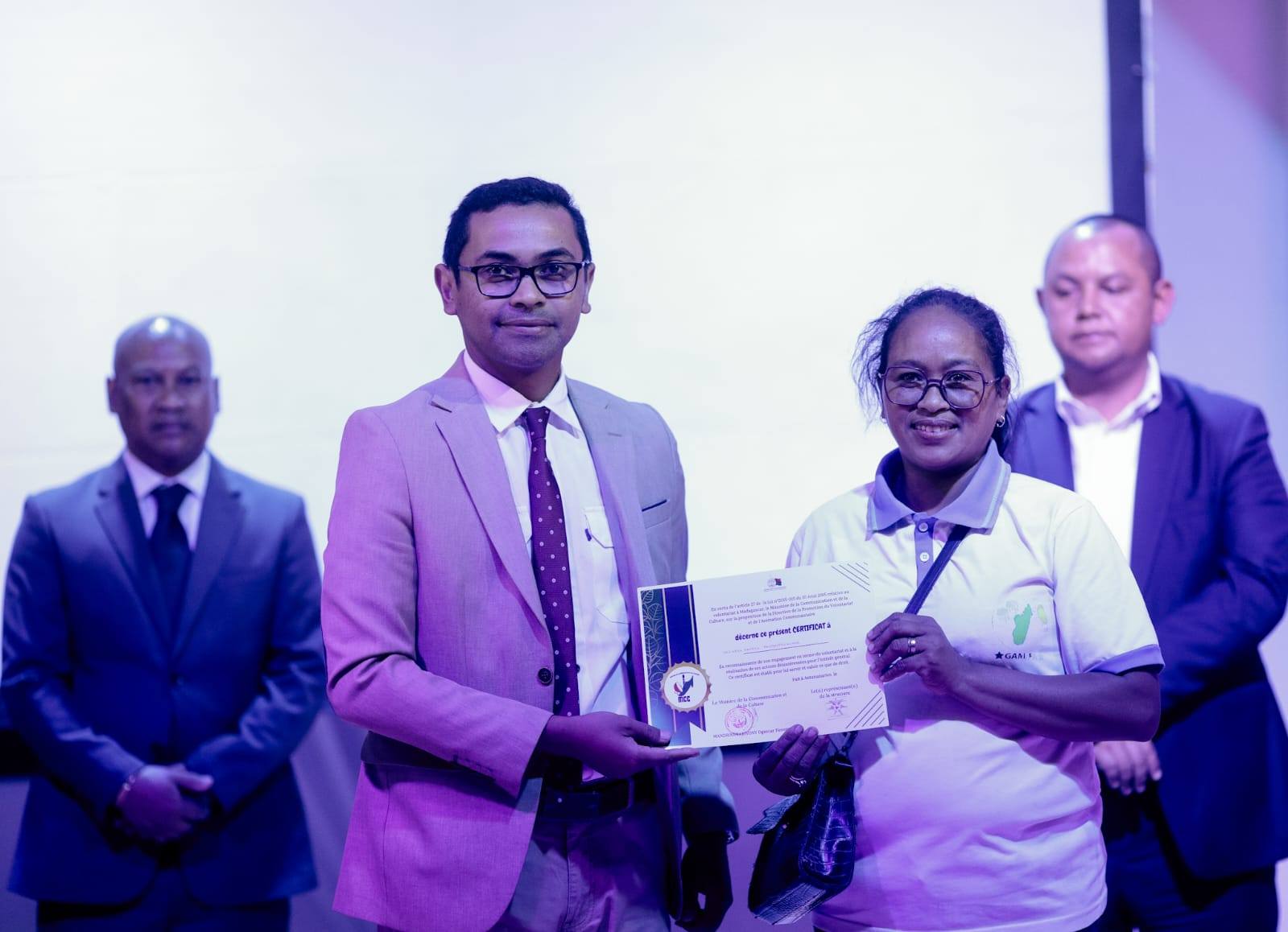 ANDRO IRAISAM-PIRENENA HO AN'NY MPIROTSAKA AN-TSITRAPO.