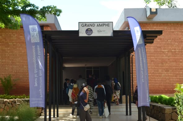 "PARLONS DEVELOPPEMENT - PARLONS REFONDATIONS"