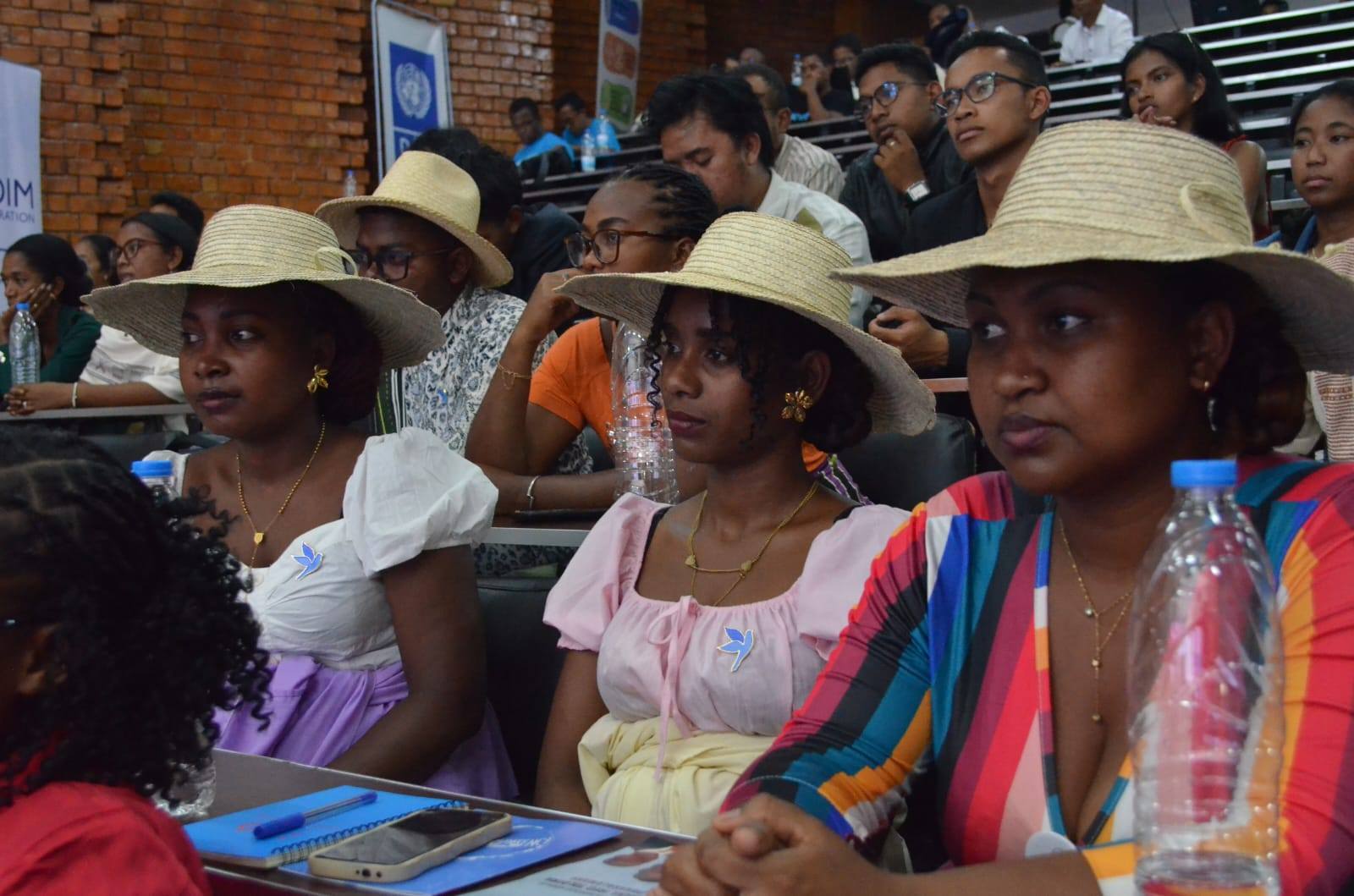 "PARLONS DEVELOPPEMENT - PARLONS REFONDATIONS"