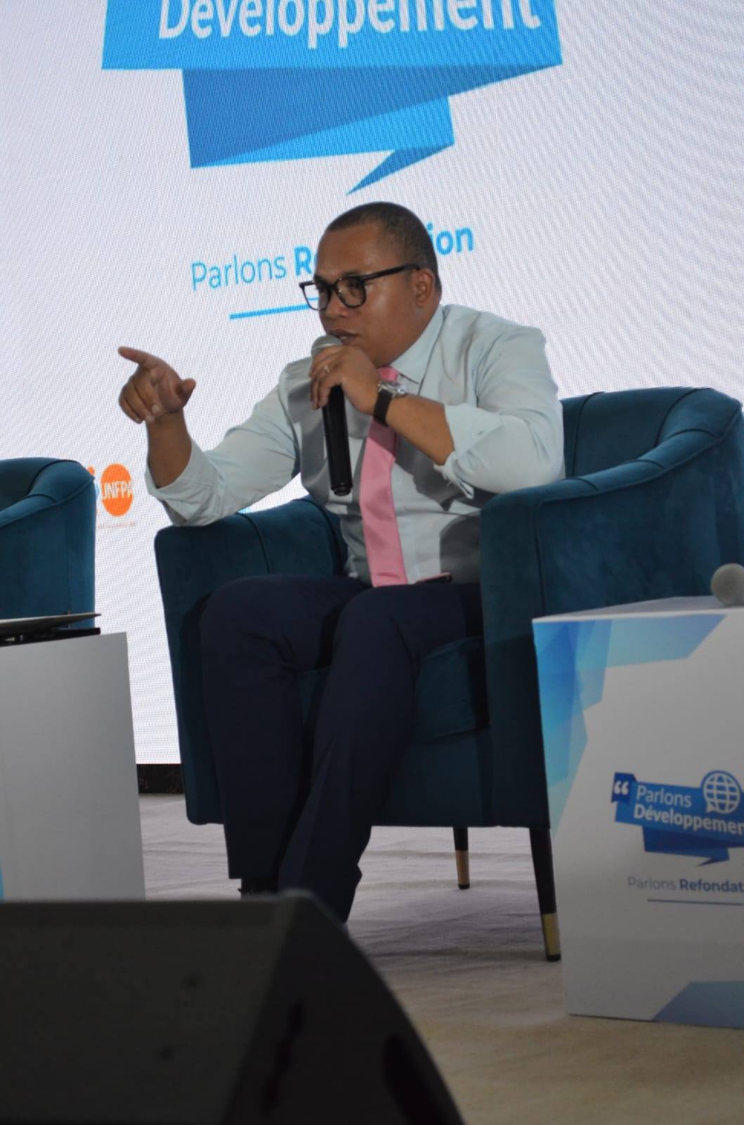 "PARLONS DEVELOPPEMENT - PARLONS REFONDATIONS"