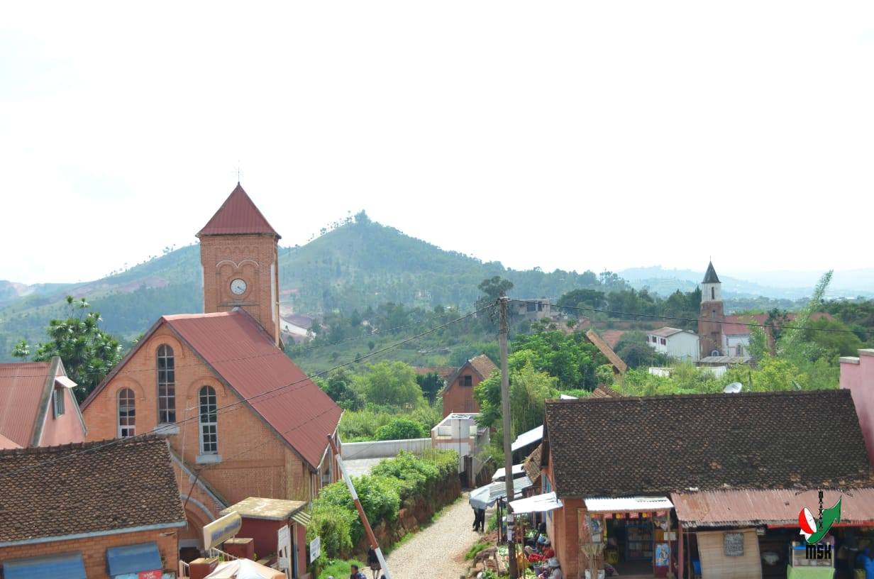 FITSIDIHANA NY VOHITRA AMBOHIMANGA : OMENA TOMBONY KOKOA NY MALAGASY