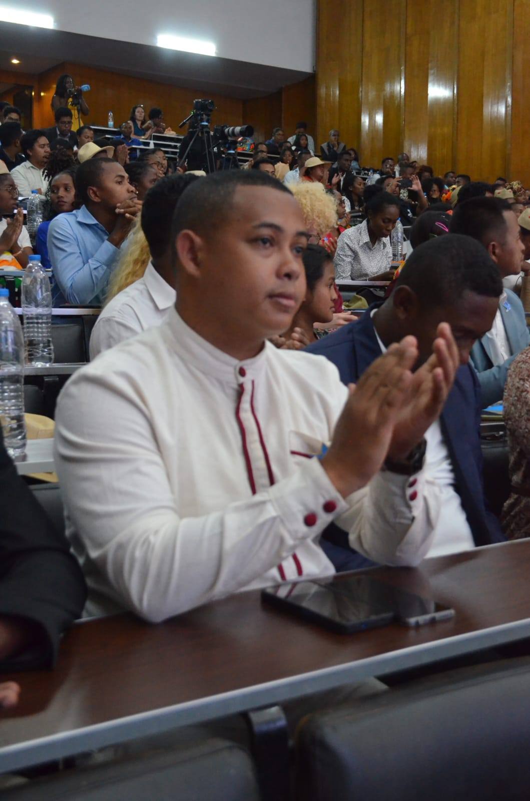 "PARLONS DEVELOPPEMENT - PARLONS REFONDATIONS"