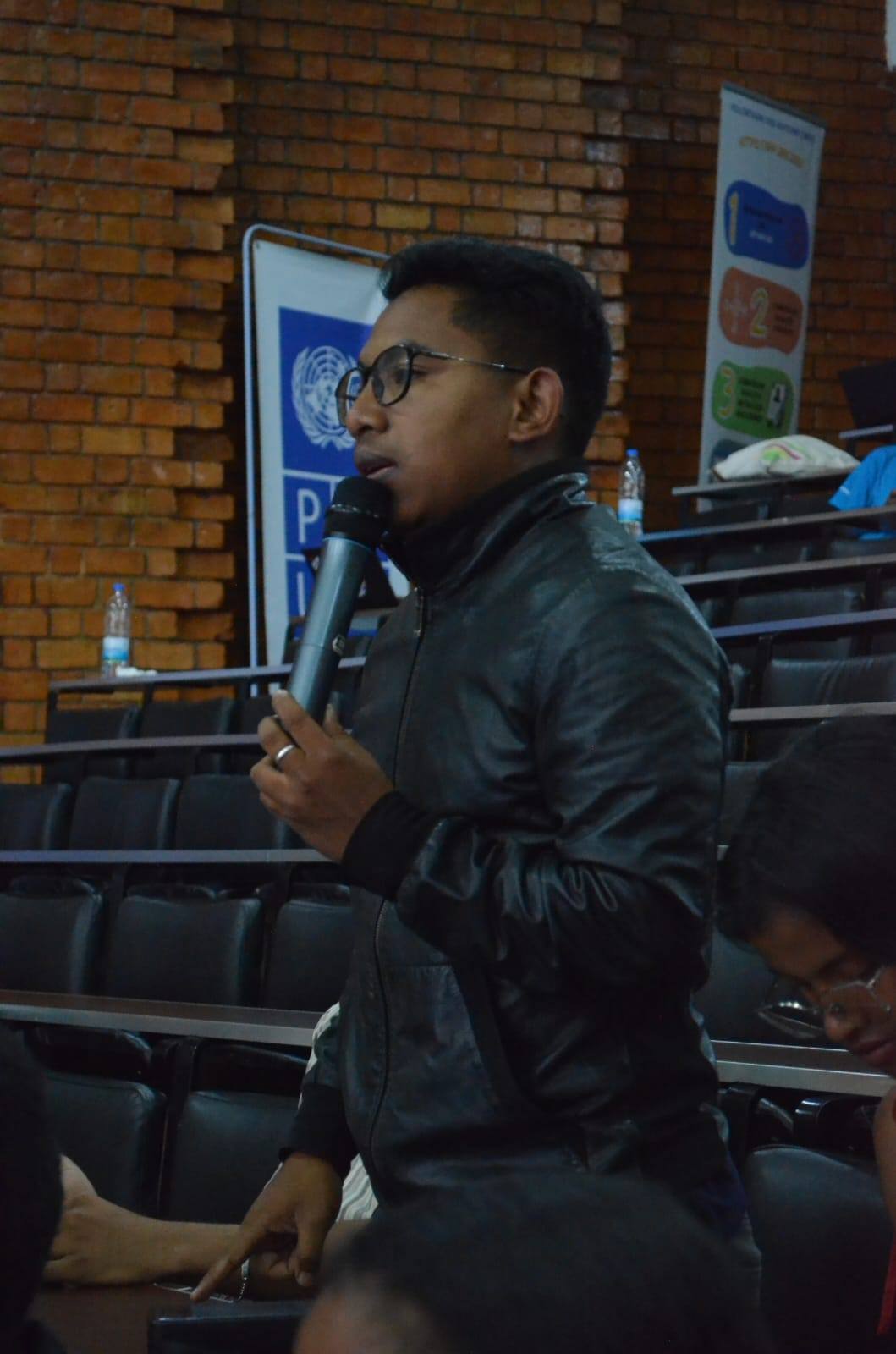 "PARLONS DEVELOPPEMENT - PARLONS REFONDATIONS"