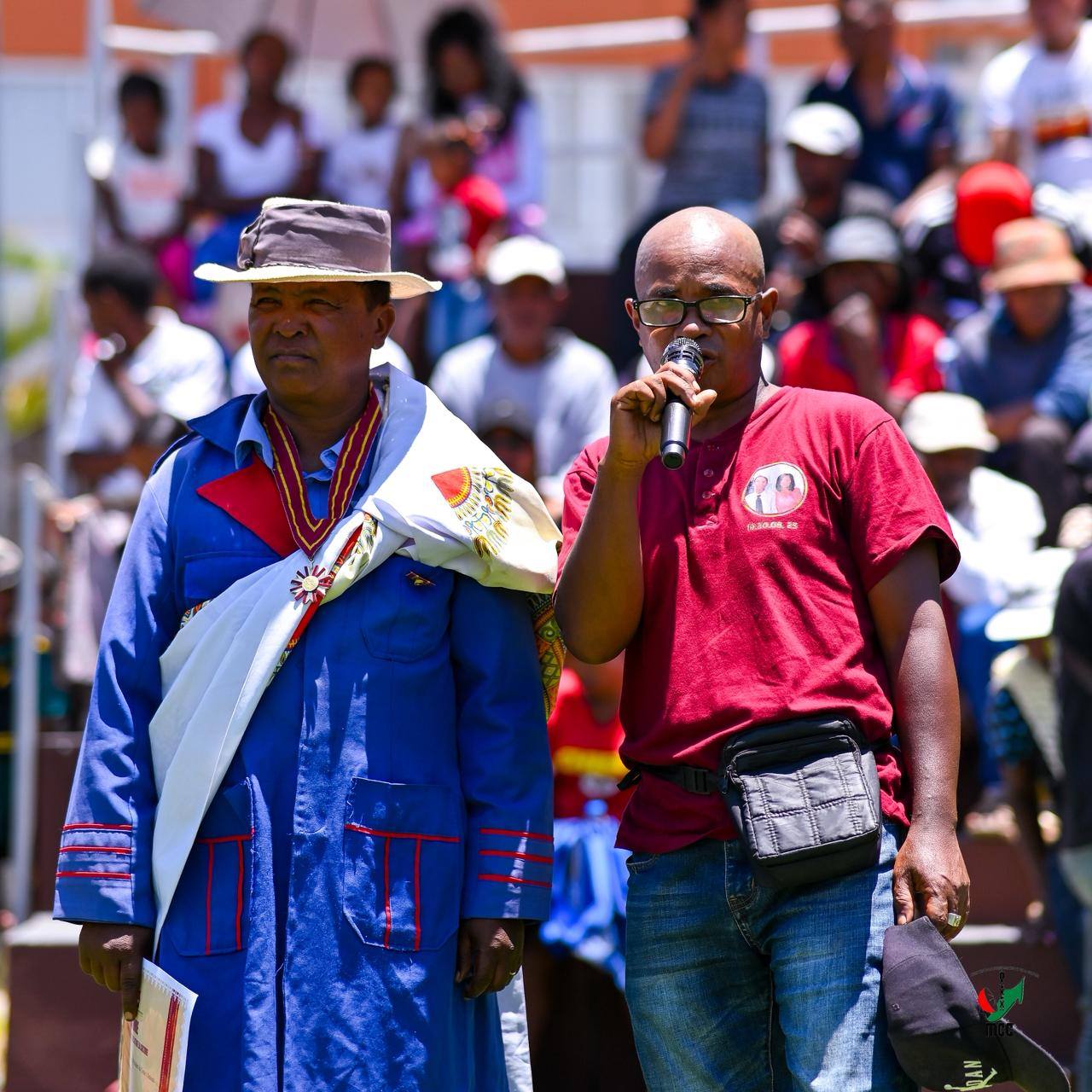 NANKASITRAHAN'NY MINISITERA I RANOELISON , ANDRAREZIN'NY HIRAGASY