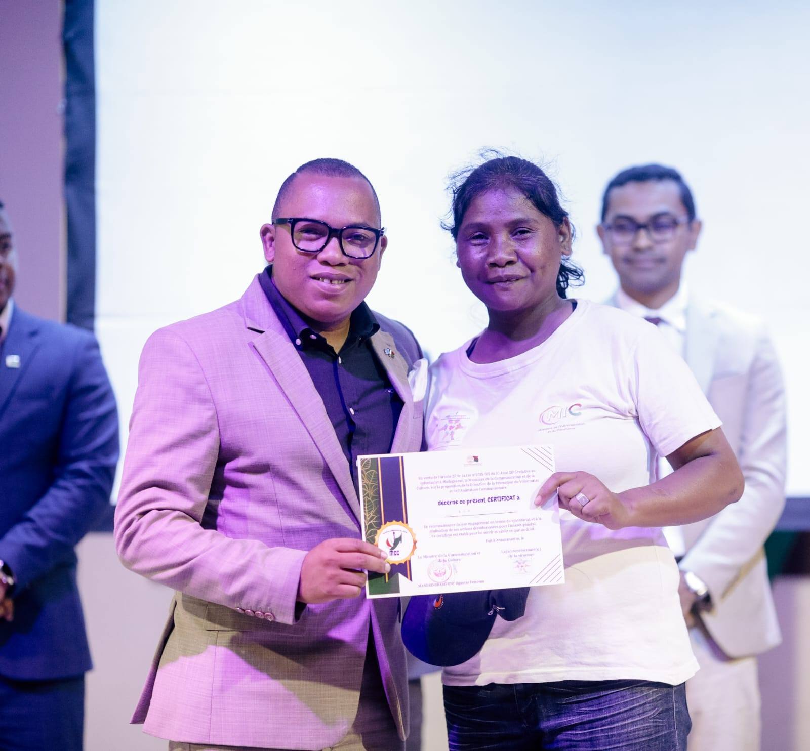 ANDRO IRAISAM-PIRENENA HO AN'NY MPIROTSAKA AN-TSITRAPO.