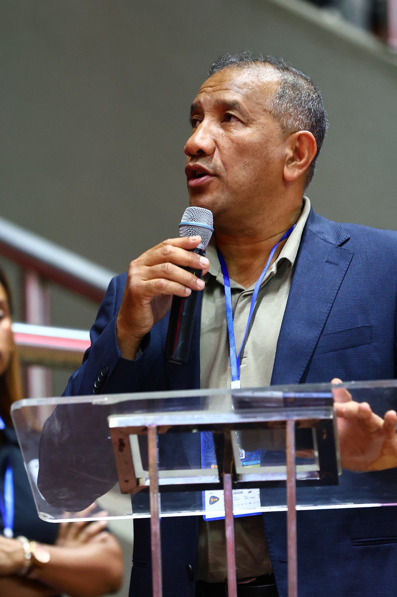 TONGA NANOHANA NY ANKOAY NY MINISITRINY SERASERA SY NY KOLONTSAINA.