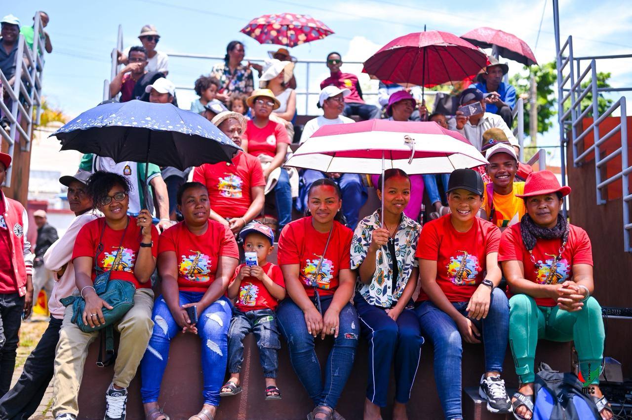 NANKASITRAHAN'NY MINISITERA I RANOELISON , ANDRAREZIN'NY HIRAGASY