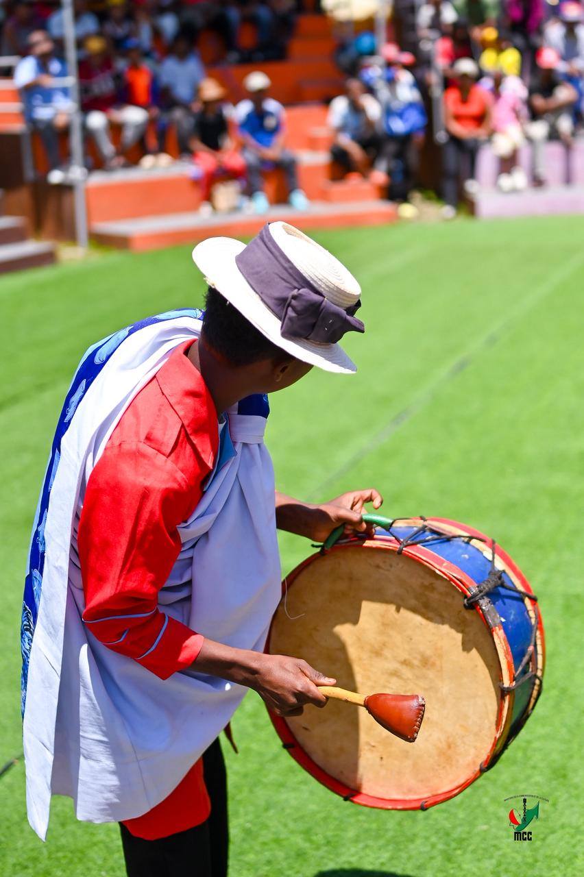 NANKASITRAHAN'NY MINISITERA I RANOELISON , ANDRAREZIN'NY HIRAGASY