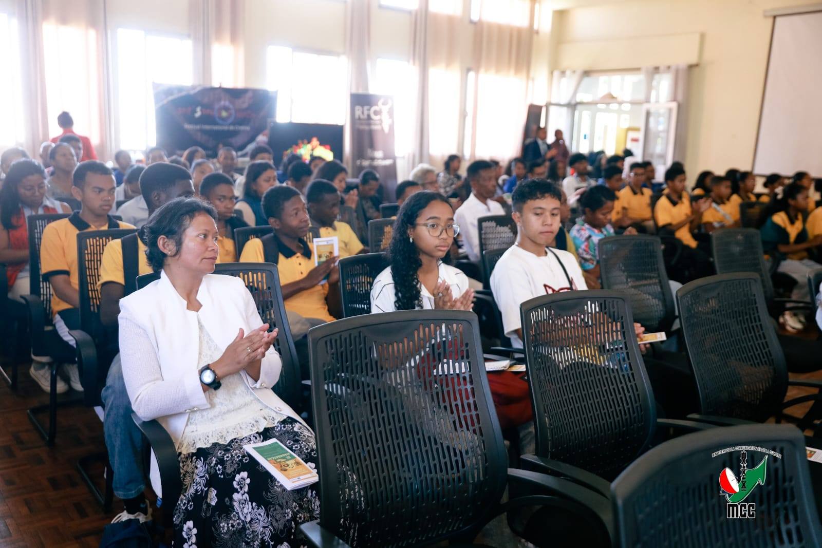 NOMEM-BONINAHITRA NY HAREMBAKOKA MIKASIKA NY SARIMIHETSIKA SY HAINO AMAN-JERY