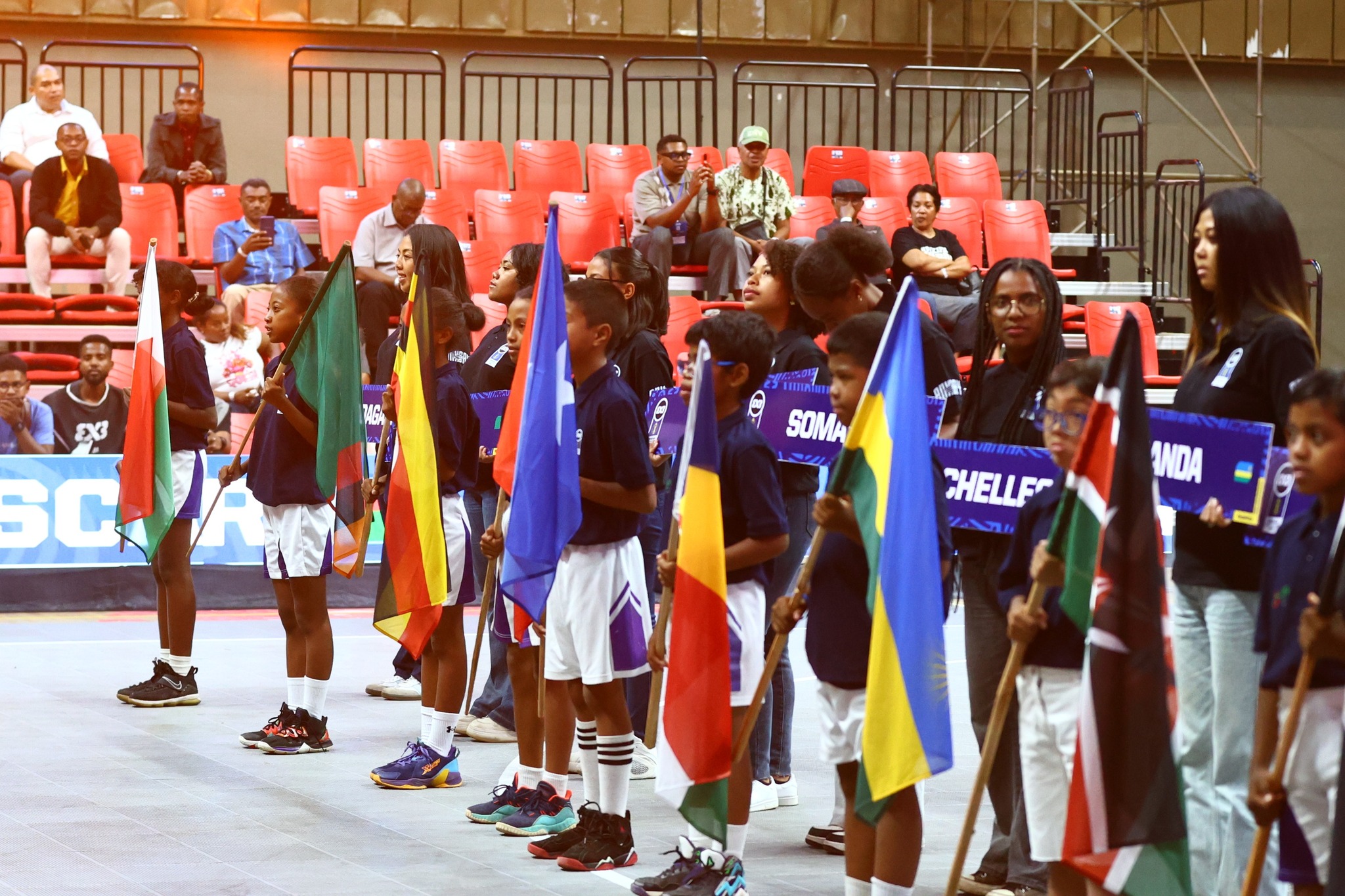 TONGA NANOHANA NY ANKOAY NY MINISITRINY SERASERA SY NY KOLONTSAINA.