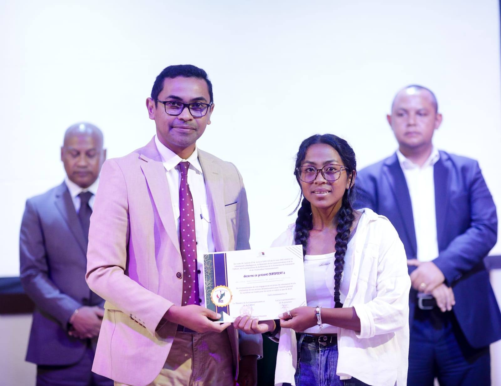 ANDRO IRAISAM-PIRENENA HO AN'NY MPIROTSAKA AN-TSITRAPO.