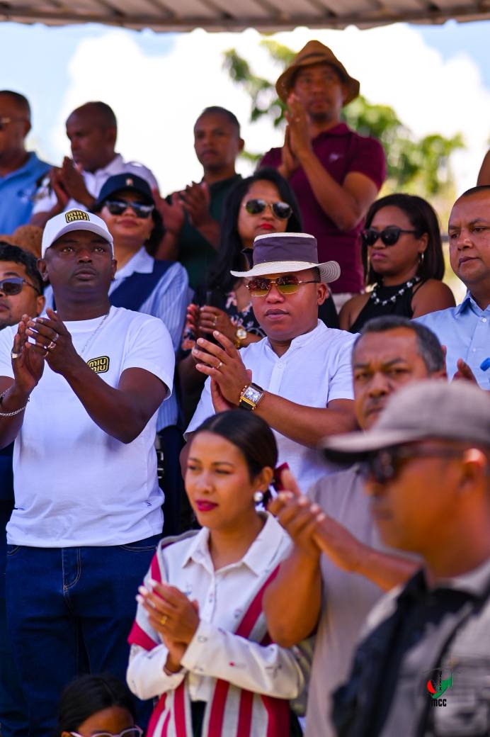 NANKASITRAHAN'NY MINISITERA I RANOELISON , ANDRAREZIN'NY HIRAGASY