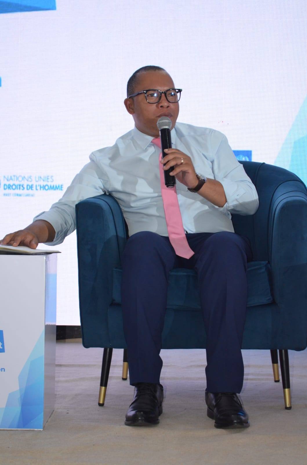 "PARLONS DEVELOPPEMENT - PARLONS REFONDATIONS"