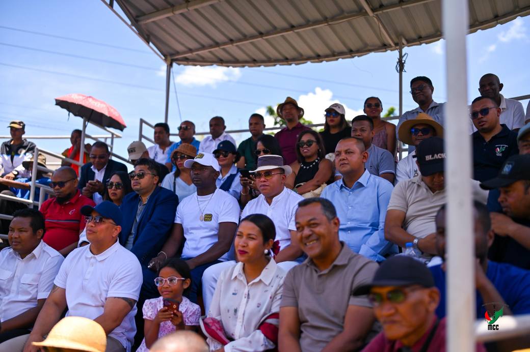 NANKASITRAHAN'NY MINISITERA I RANOELISON , ANDRAREZIN'NY HIRAGASY