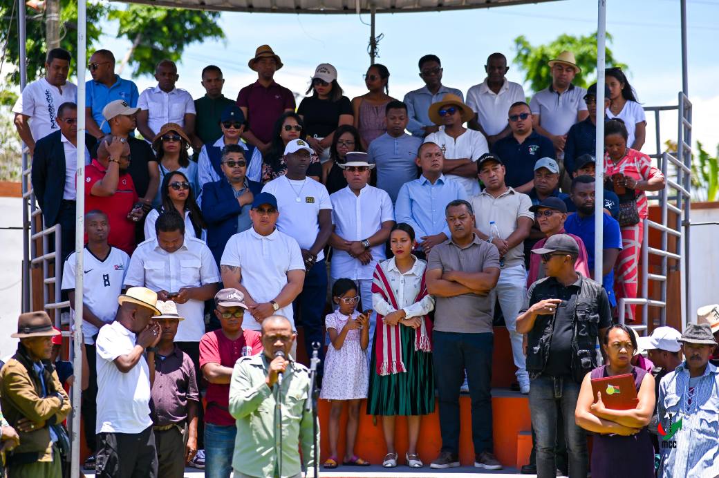 NANKASITRAHAN'NY MINISITERA I RANOELISON , ANDRAREZIN'NY HIRAGASY